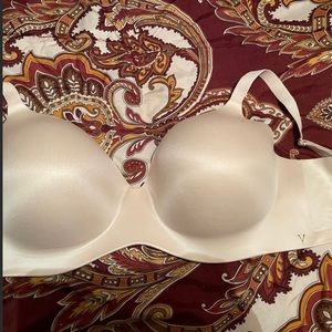 Victoria Secret Bra CREAM size 38DDD ❤️